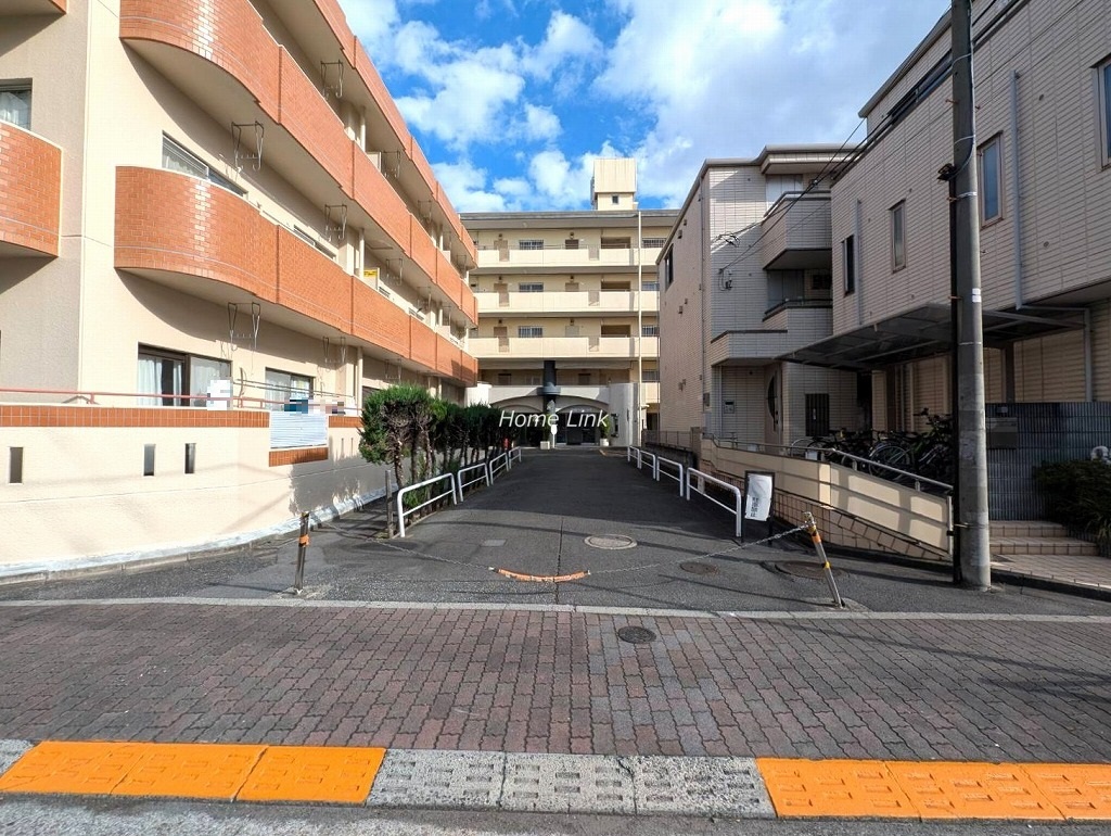 GSハイム蓮根　エントランス前